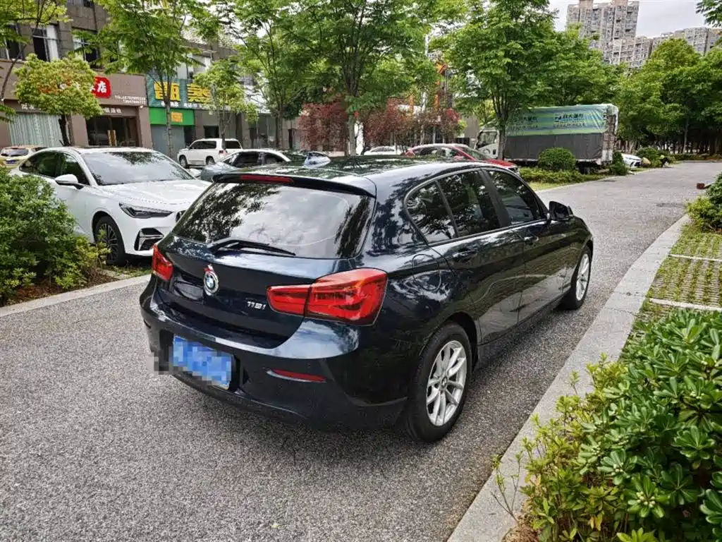 BMW 1 Series (Import) 2016 118i Leading фото 7