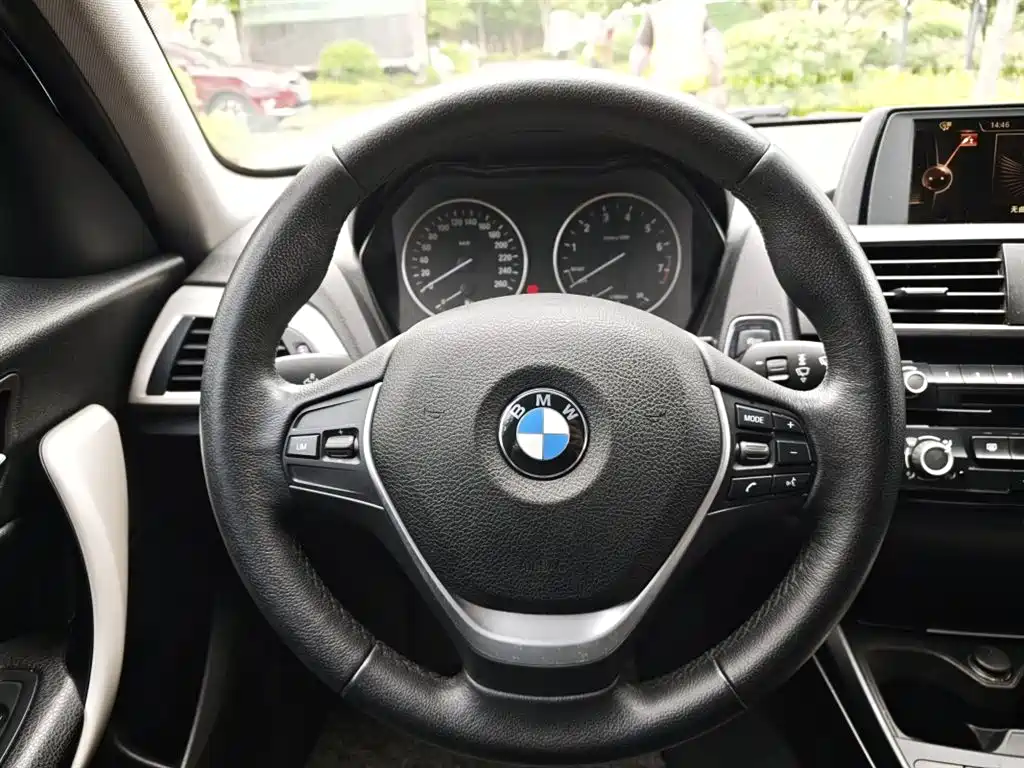 BMW 1 Series (Import) 2016 118i Leading фото 12
