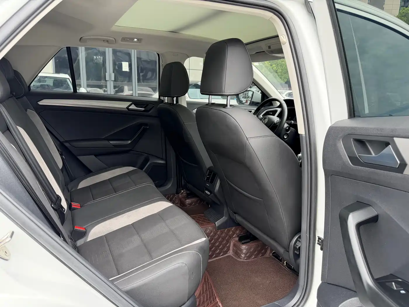VOLKSWAGEN T-ROC EXPLORING SONGS