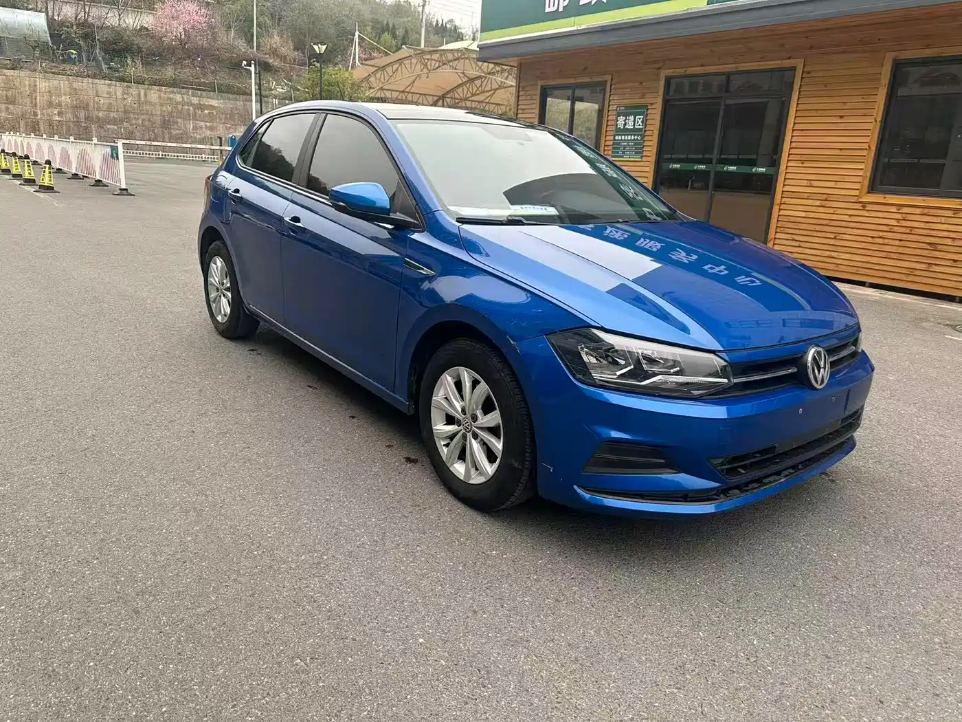 VOLKSWAGEN POLO