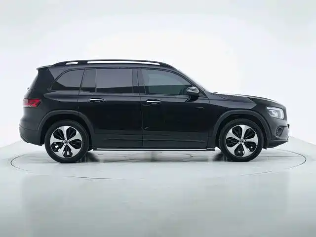 Фото 3 - Mercedes-Benz GLB