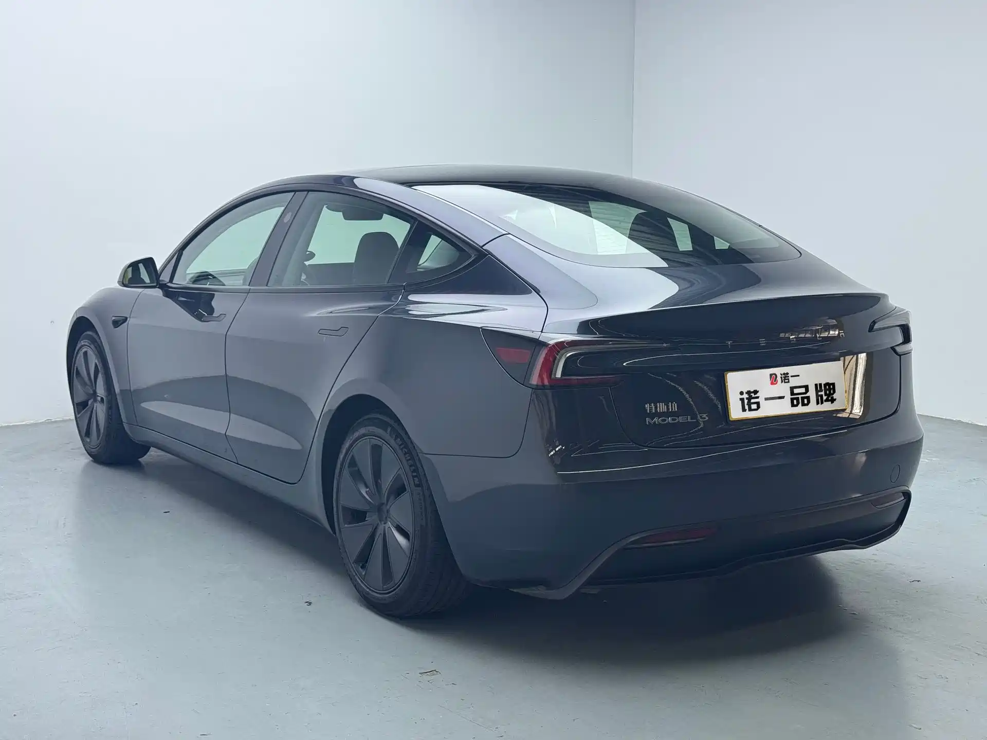 Фото 6 - Tesla Model 3