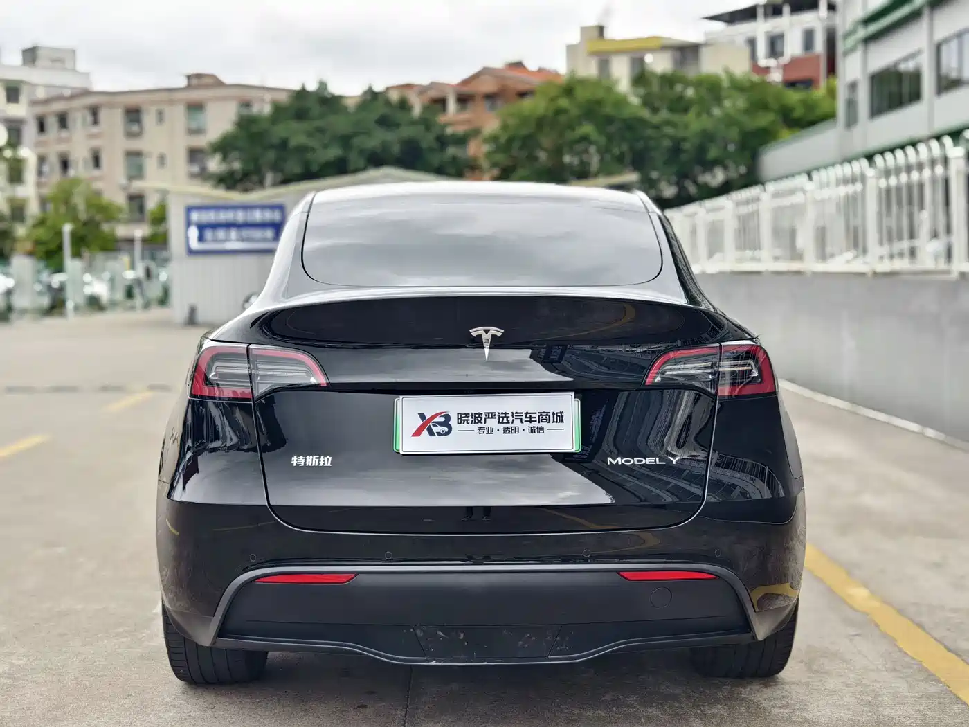 TESLA MODEL Y