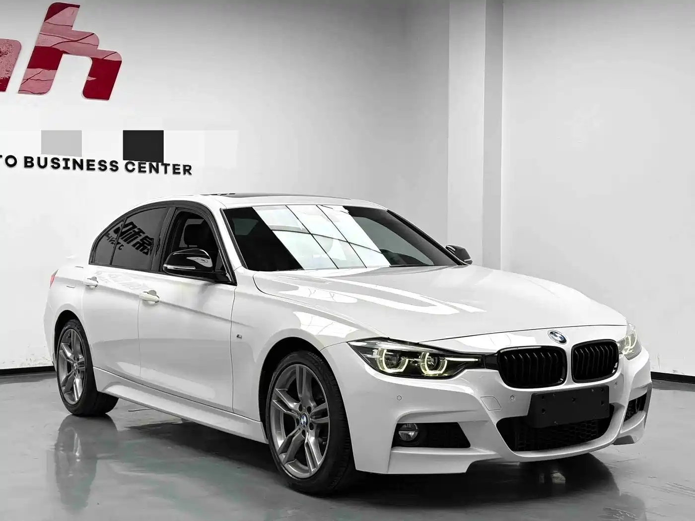BMW 3 Series 2018 330i M Sport Black Night Edition фото 3