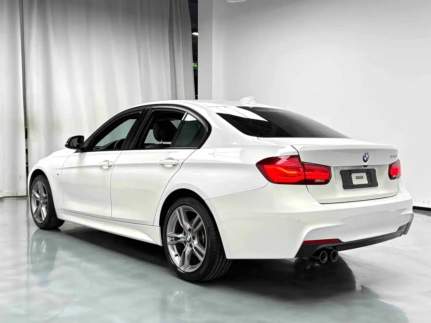 BMW 3 Series 2018 330i M Sport Black Night Edition фото 7