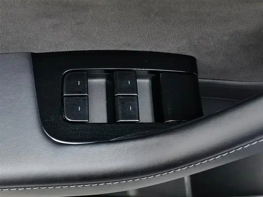 TESLA MODEL 3 (IMPORTED)