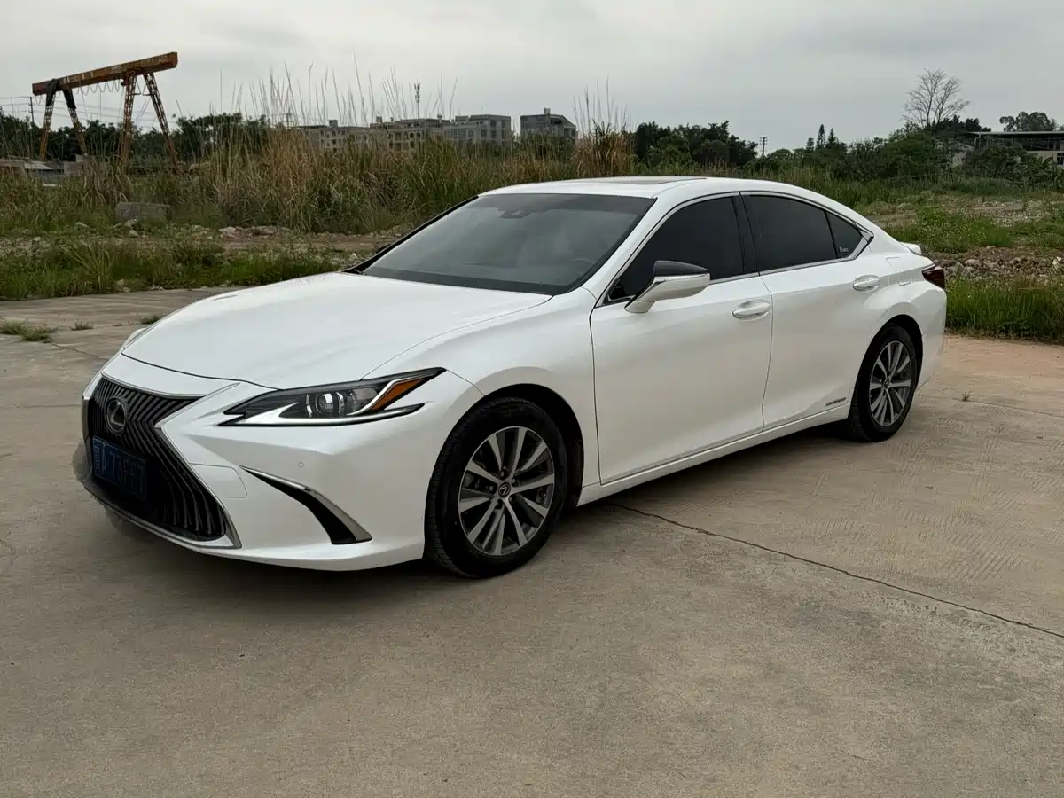 Lexus ES 2018 300h Excellence Edition China V фото 3