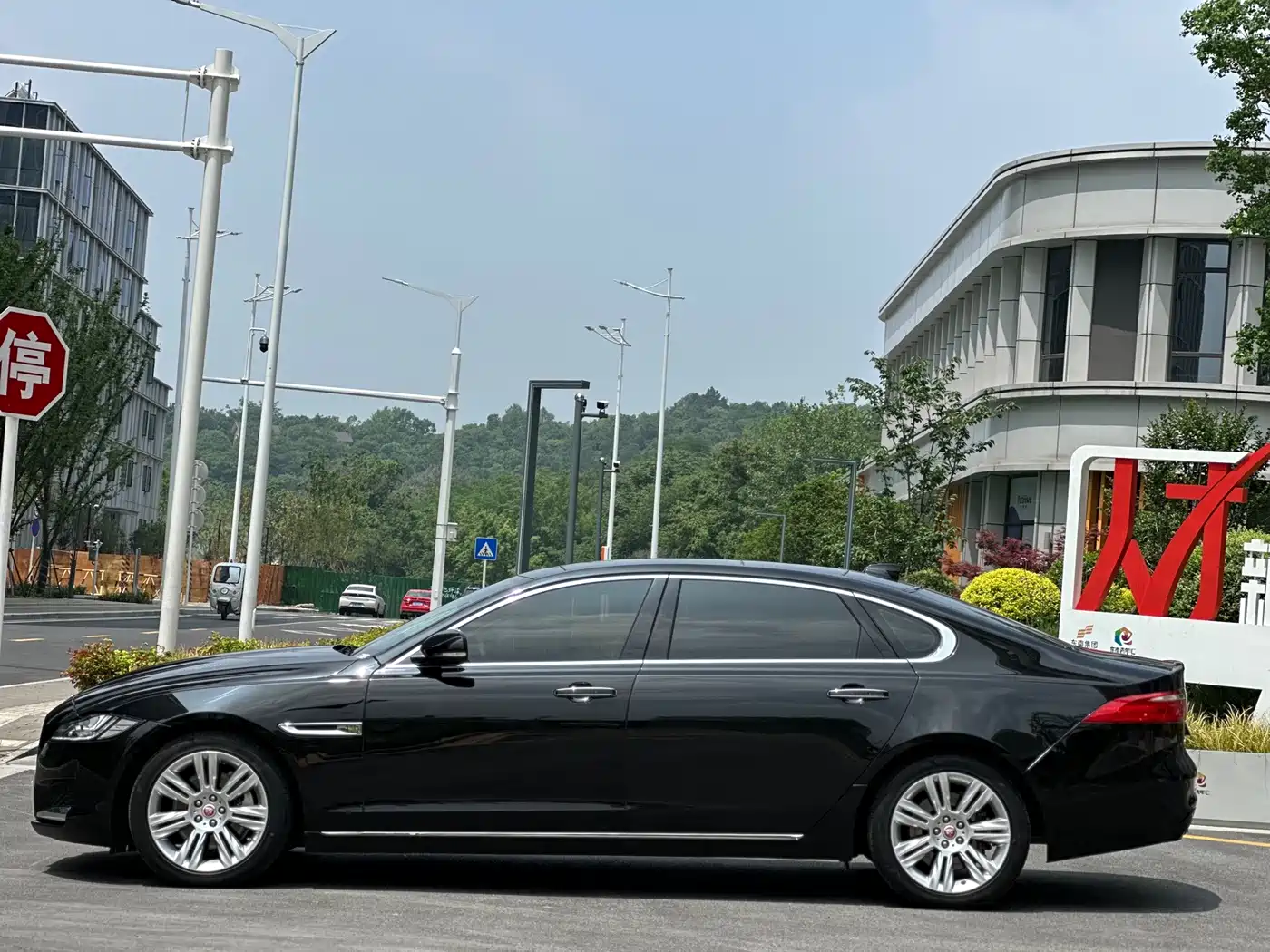Jaguar XFL 2018 XFL 2.0T 250PS Luxury фото 8