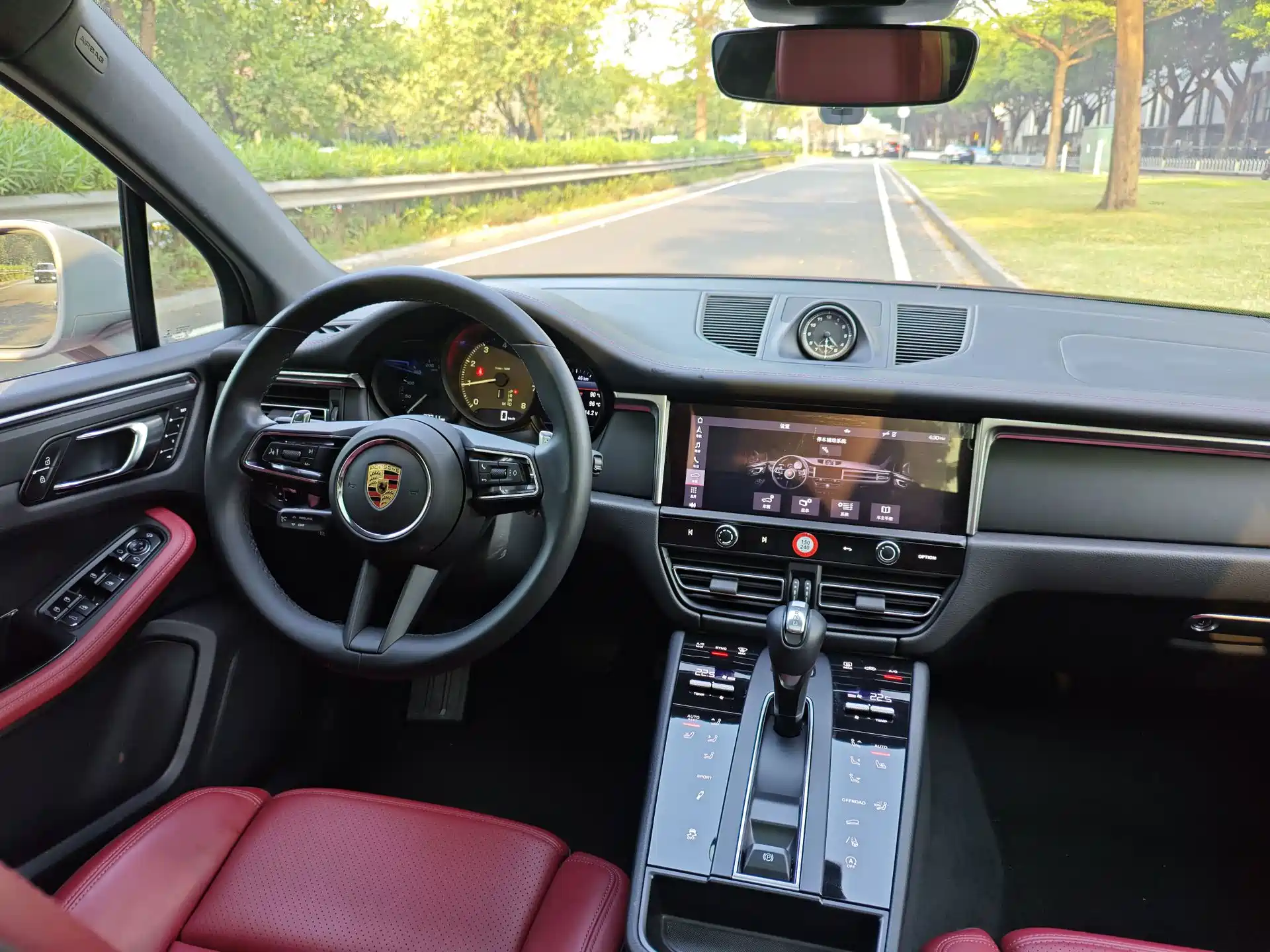 صورة 11 - Porsche Macan