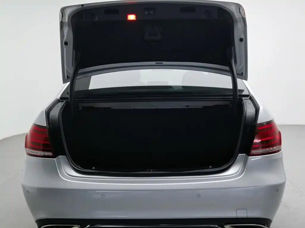 Photo 16 - Mercedes-Benz E-Class