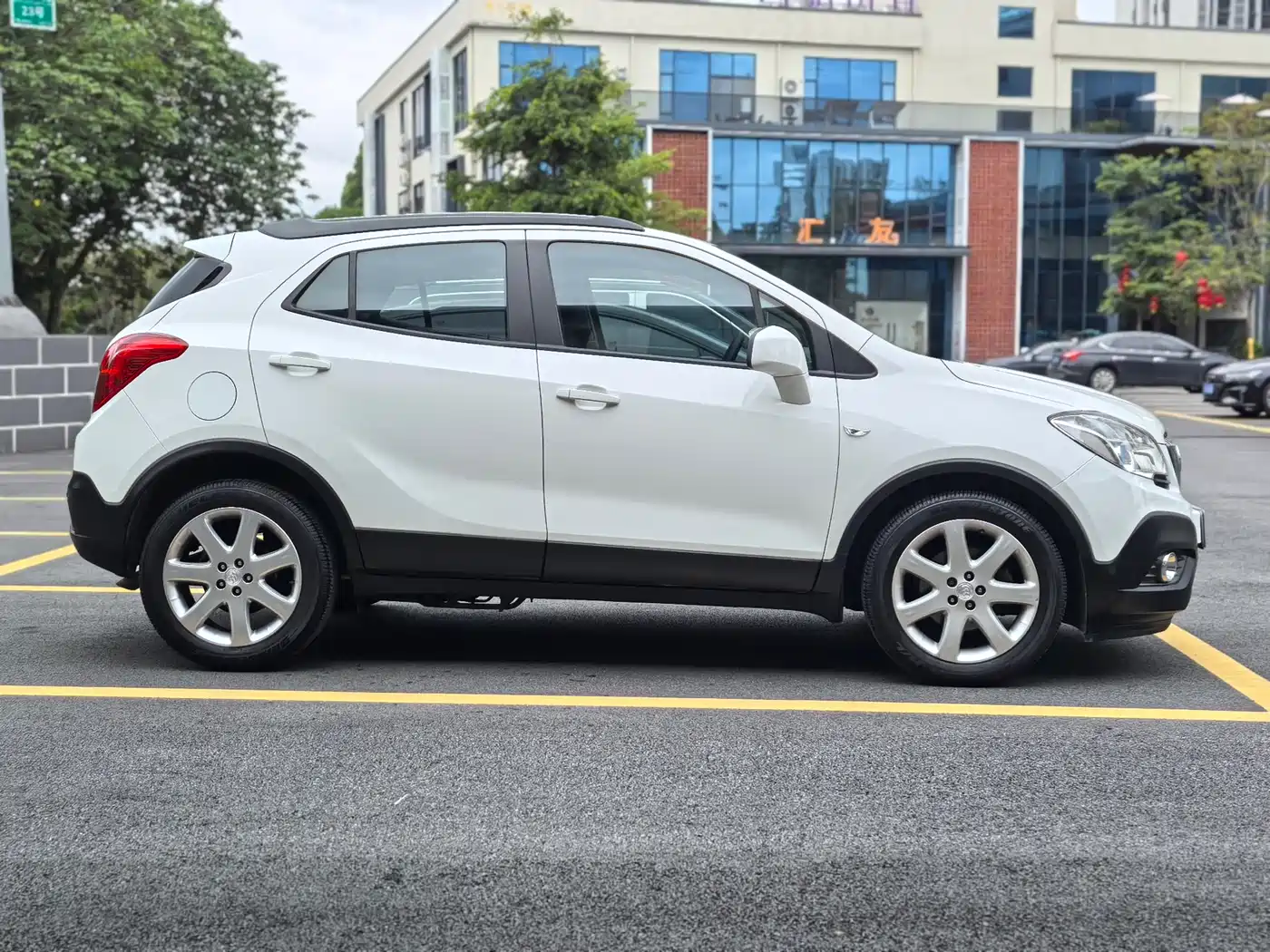 Buick Encore 2015 1.4T Automatic 2WD Urban Elite фото 6