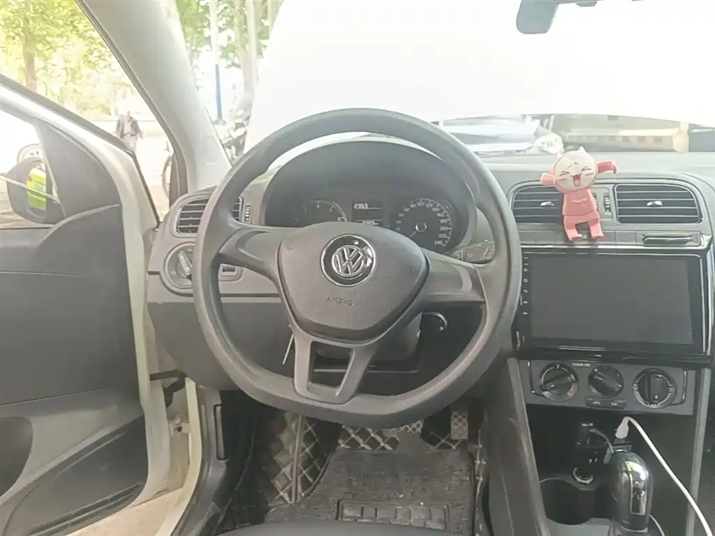 Volkswagen Polo 2016 1.4L Automatic Trend фото 7