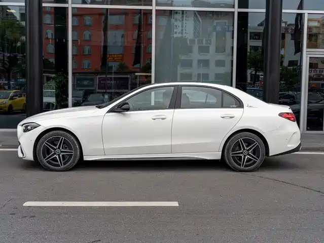 Mercedes-Benz C-Class 2025 C 260 L Night Sport Edition — фото 3