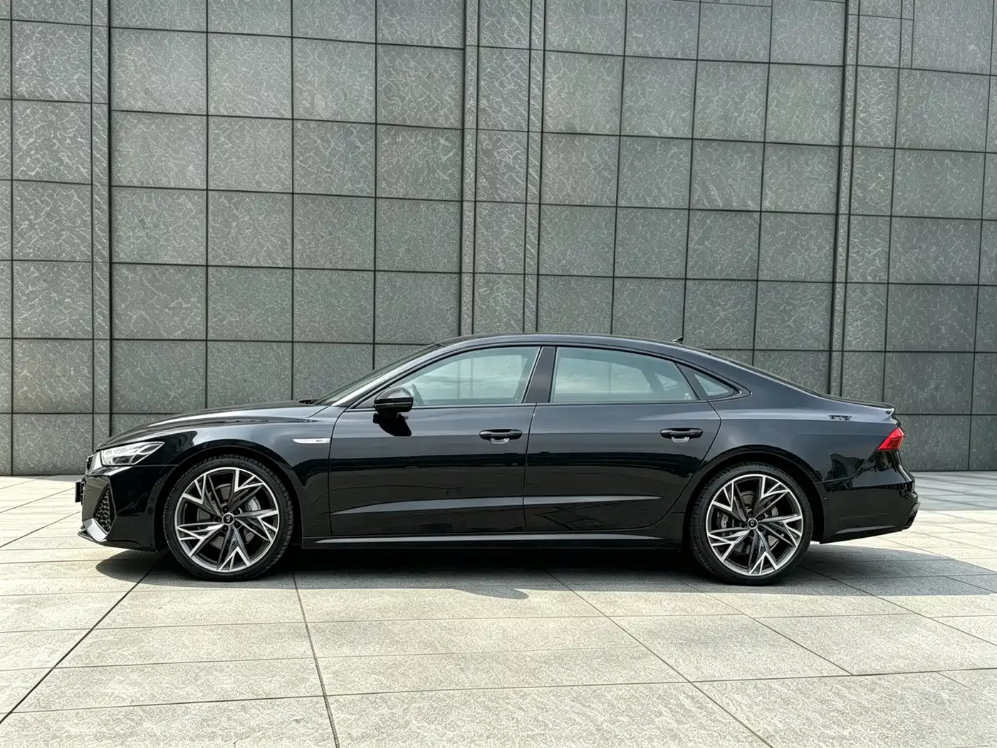 Photo 5 - Audi A7L