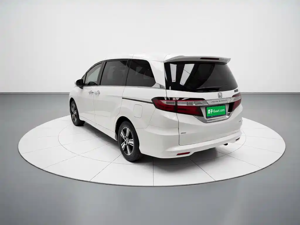 Фото 4 - Honda Odyssey