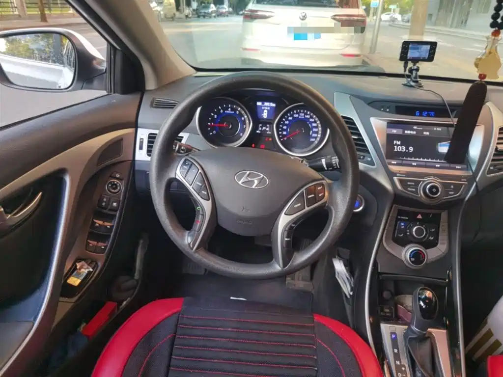 Hyundai Langdong 2016 1.6L Automatic Premium Edition фото 3