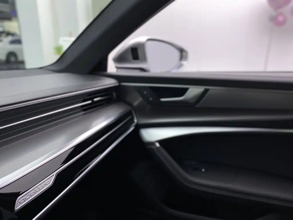 Фото 26 - Audi A6L