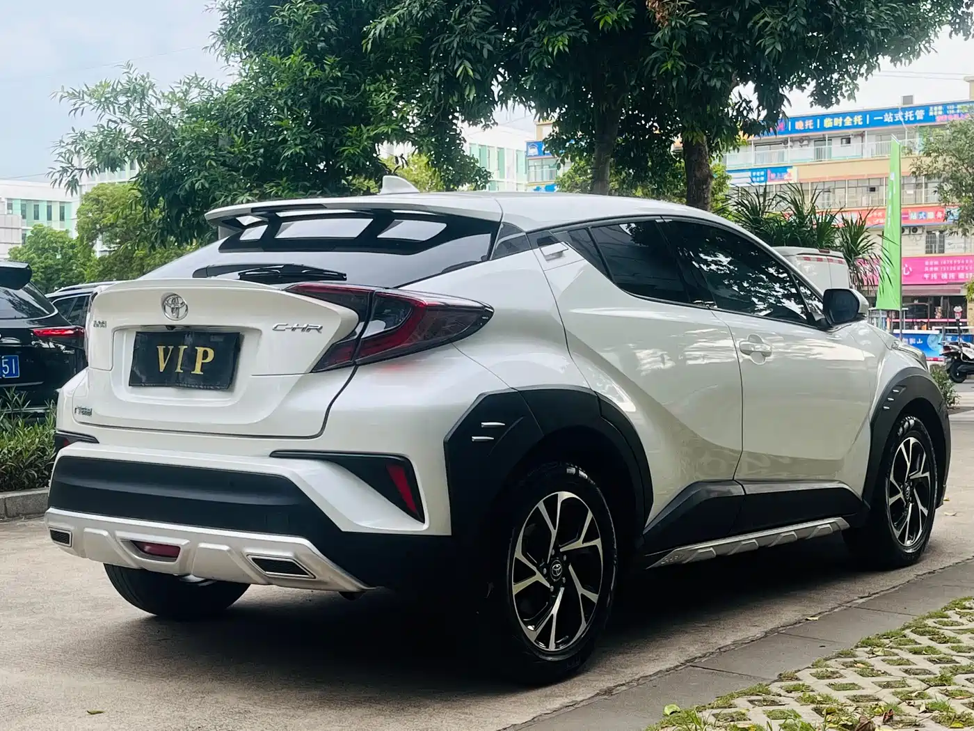 Photo 6 - Toyota C-HR