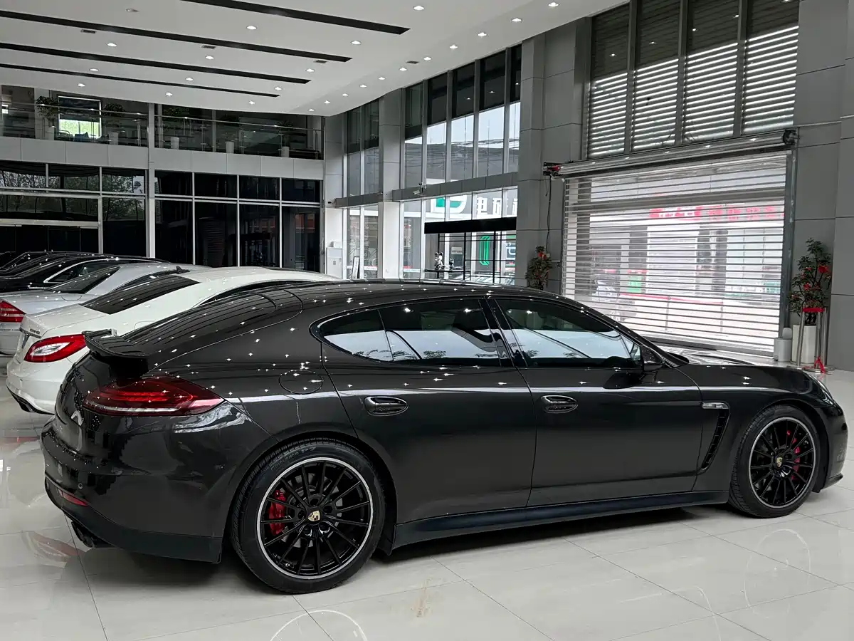 Porsche Panamera 2012 Panamera GTS 4.8L фото 4