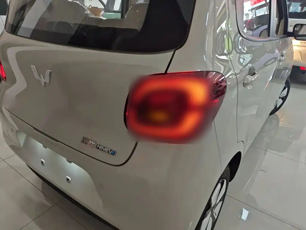 Wuling Motors Hongguang MINIEV 2026 2025 4-Door Advanced