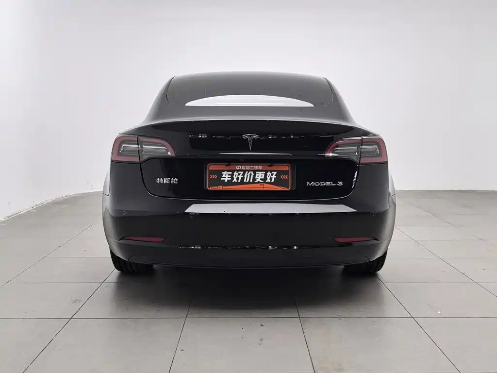 Фото 4 - Tesla Model 3
