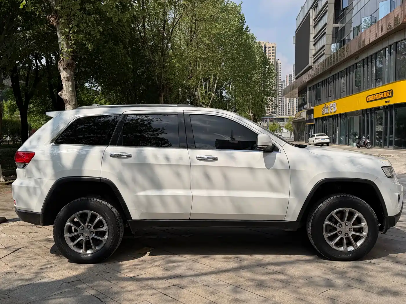 JEEP GRAND CHEROKEE