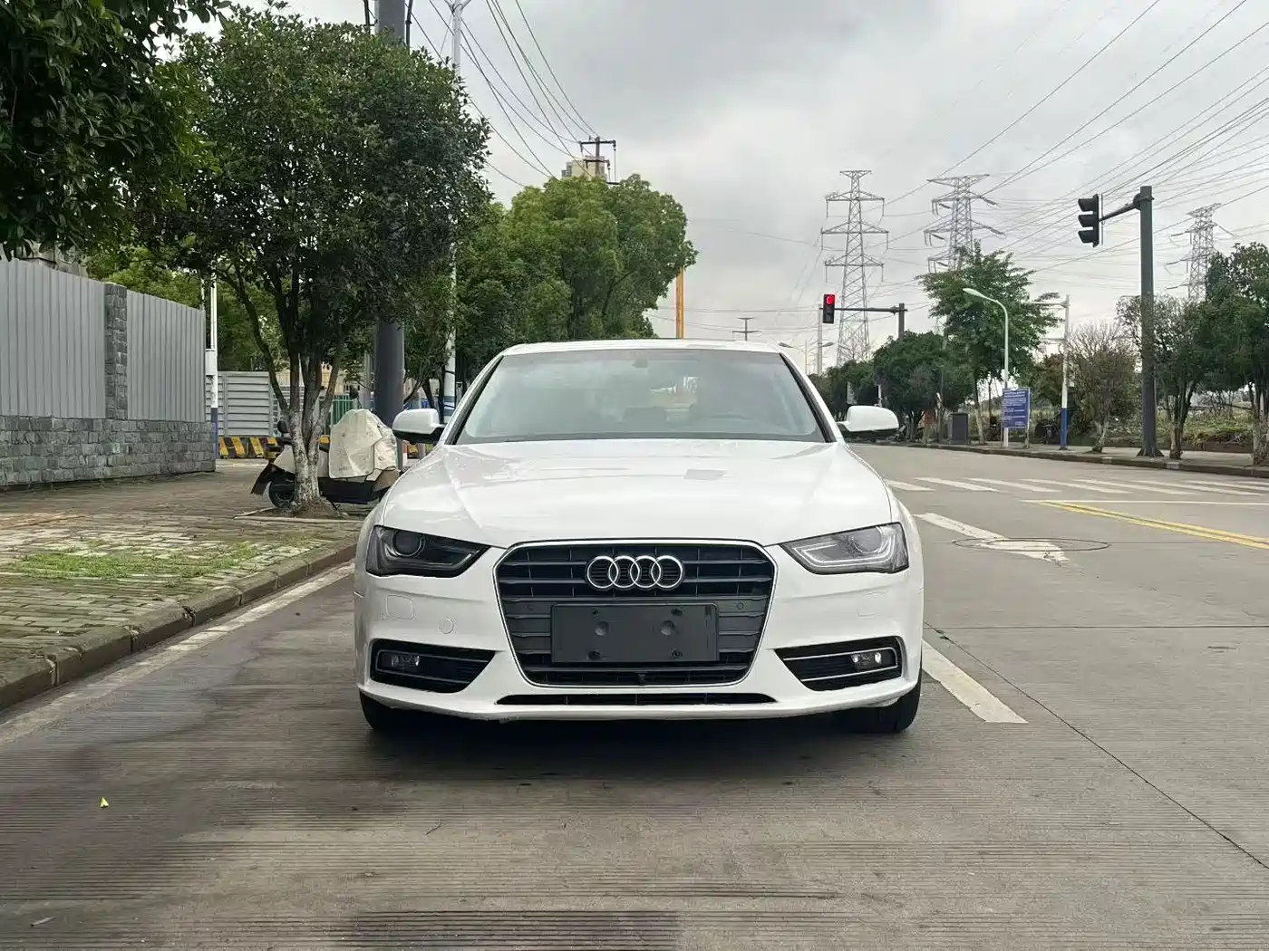 Audi A4L 2013 35 TFSI Automatic Standard фото 2