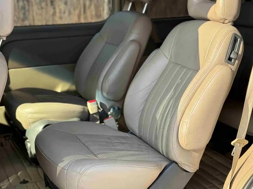 Buick GL8 2011 2.4L LT Executive Edition фото 5