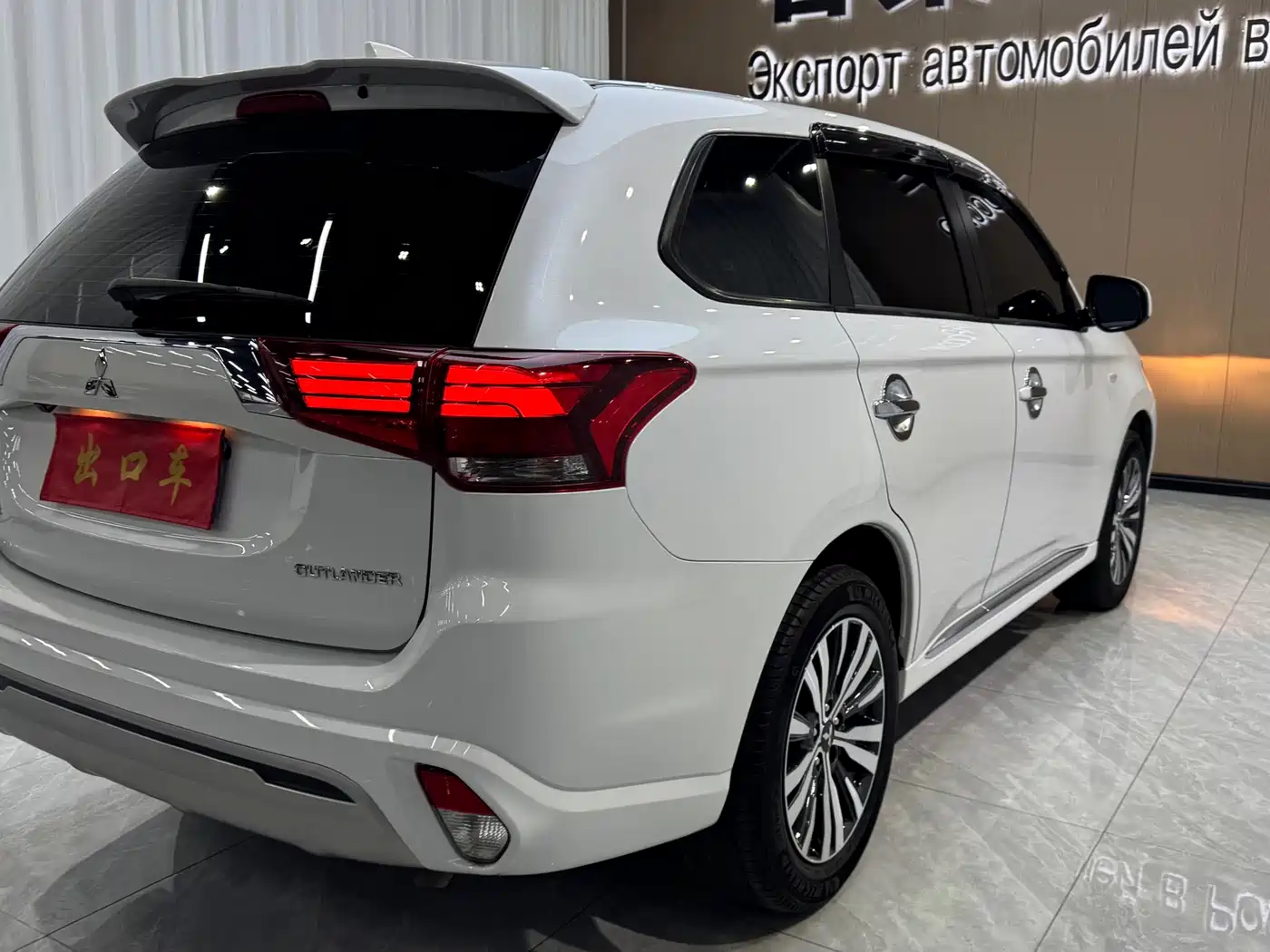 MITSUBISHI OUTLANDER