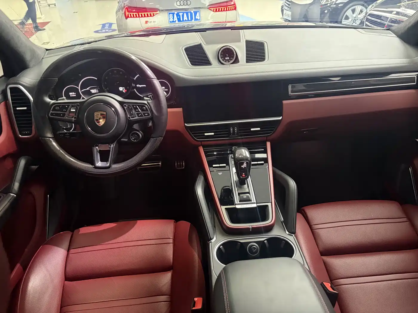 Фото 10 - Porsche Cayenne