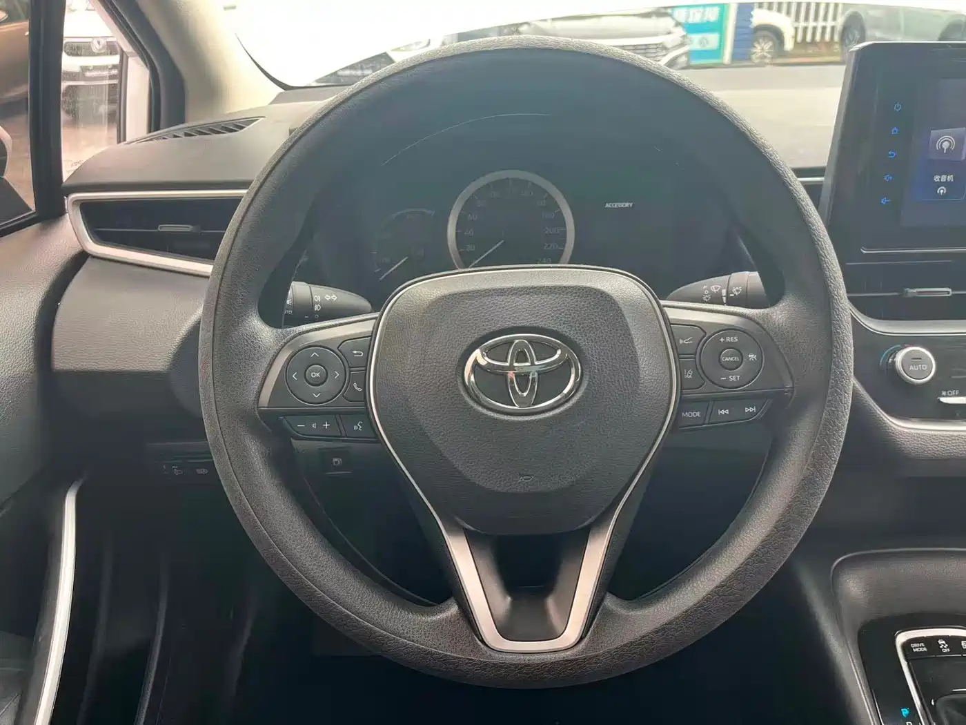 Toyota Corolla 2021 Hybrid 1.8L E-CVT Pioneer Edition фото 12