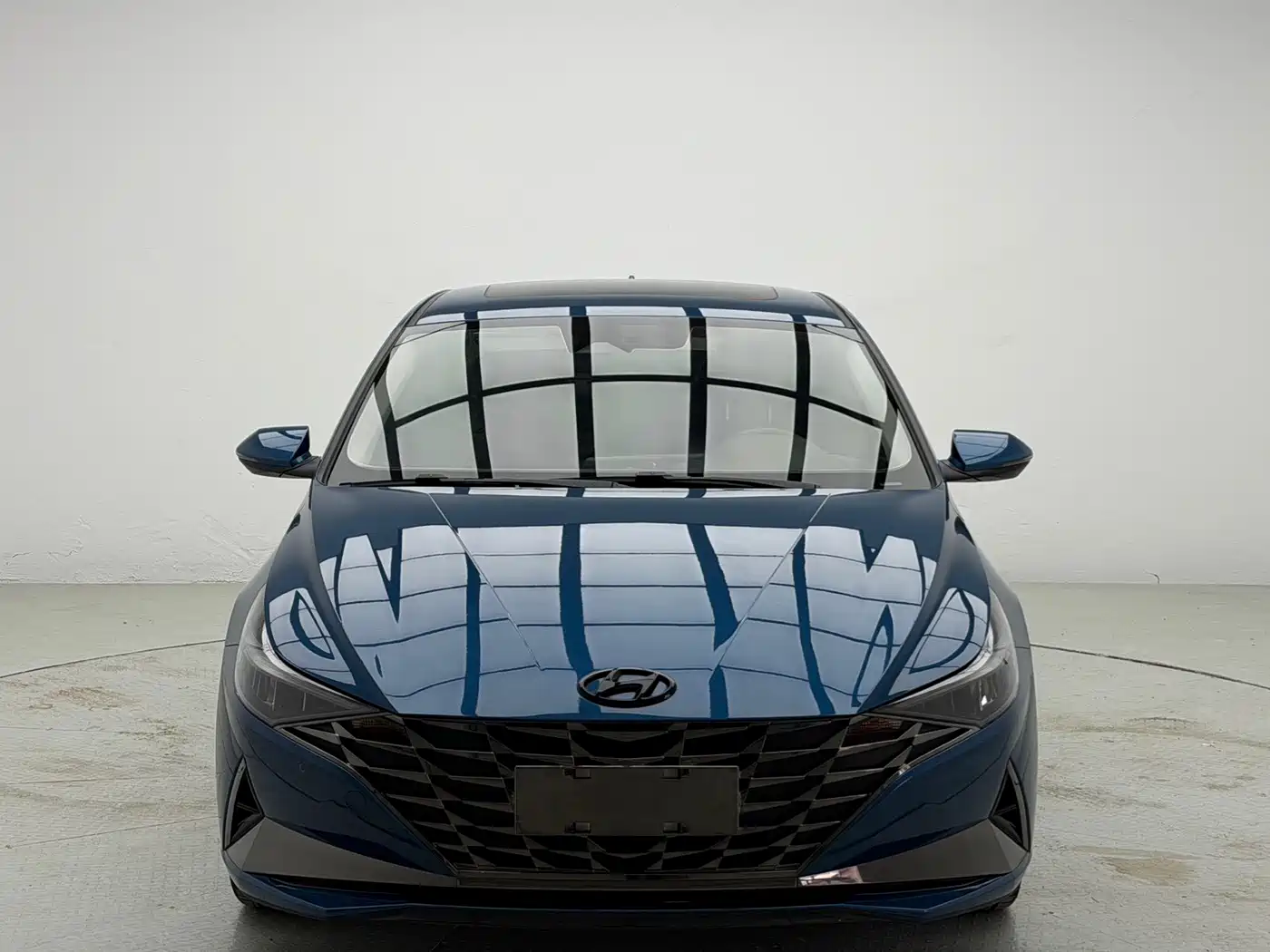 Hyundai Elantra 2022 1.5L CVT LUX Premium Edition фото 2