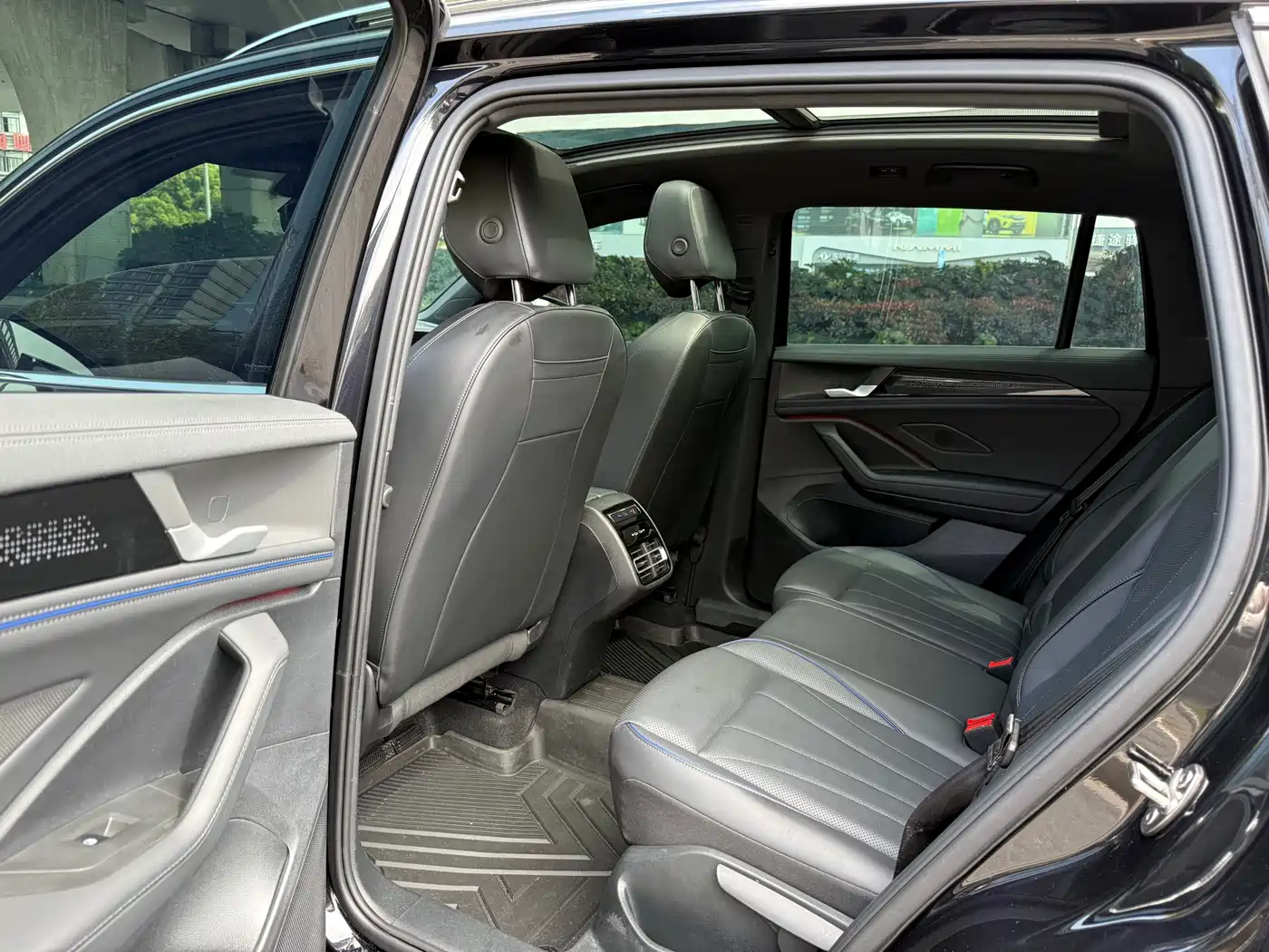 Volkswagen Tiguan L 2025 PRO 380TSI 2WD R-Line Smart Leader Edition фото 11