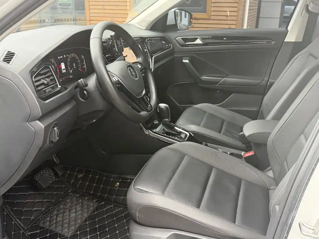 Фото 5 - Volkswagen T-ROC