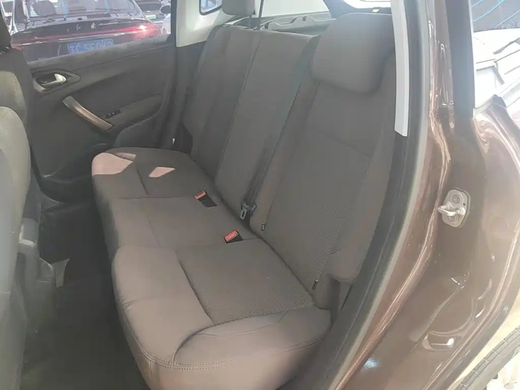 Photo 17 - Peugeot 2008