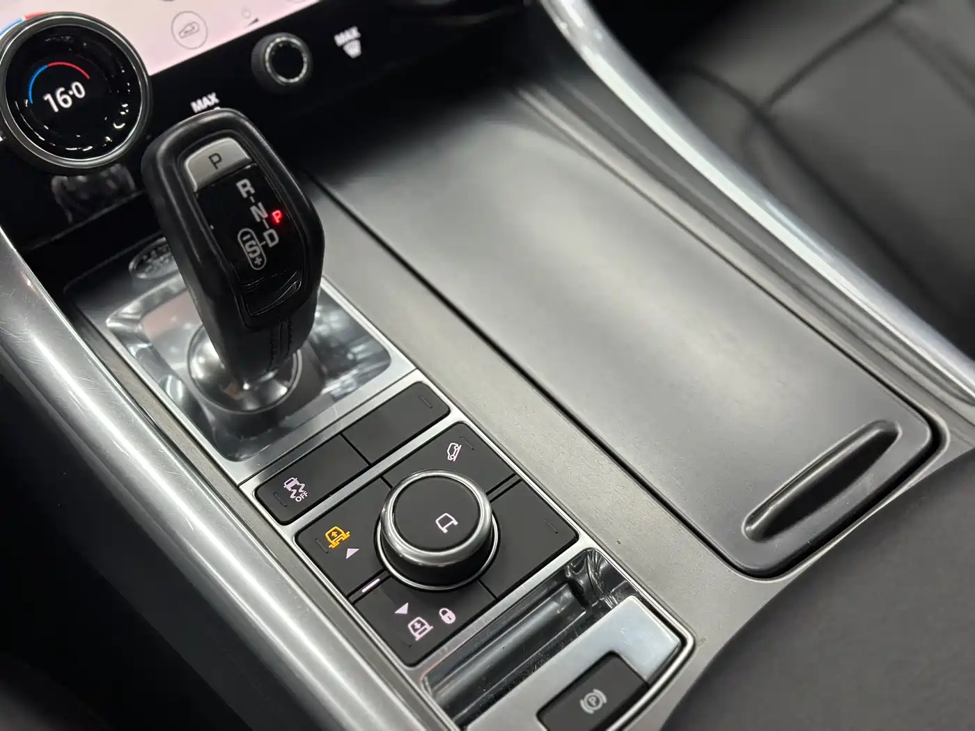 Land Rover Range Rover Sport 2019 3.0 SC V6 Special Edition фото 14