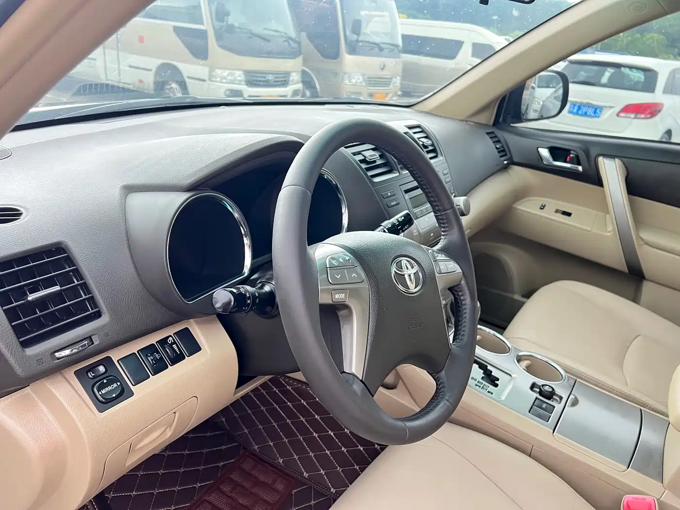 Toyota Highlander 2012 2.7L 2WD 7-Seater Luxury Edition фото 8