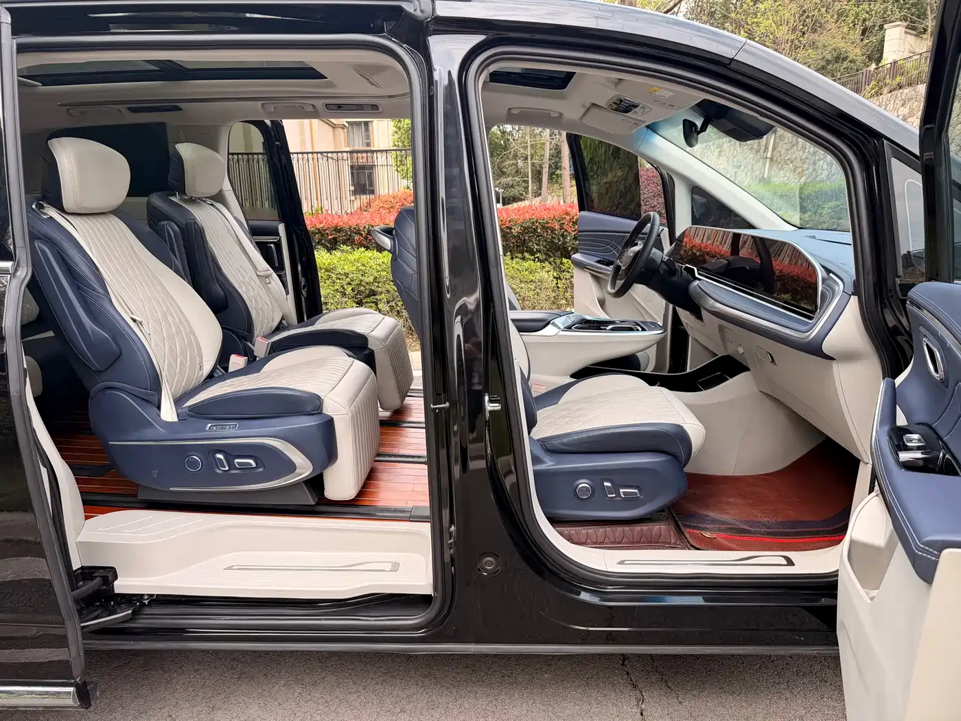 SAIC Maxus Maxus G90 2022 2.0T Nebula 7-Seater Edition фото 50