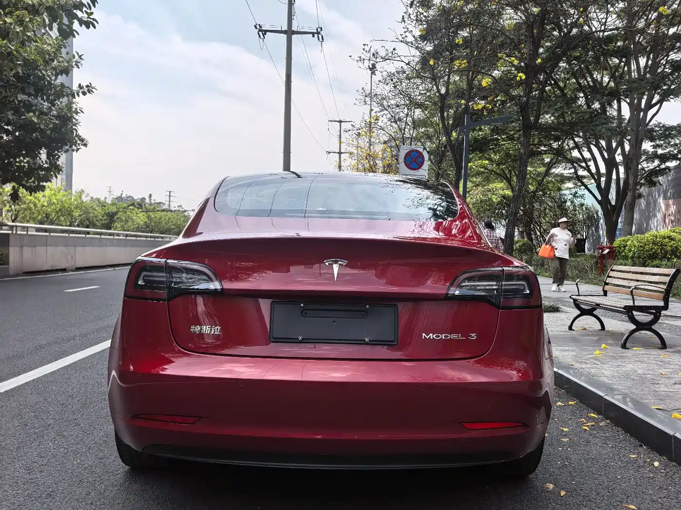 TESLA MODEL 3