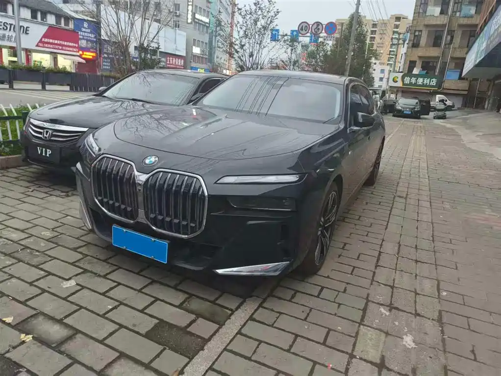 BMW 7-SERIES 2025