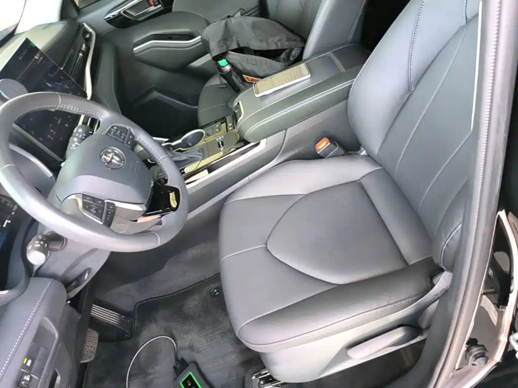 Фото 15 - Toyota Highlander