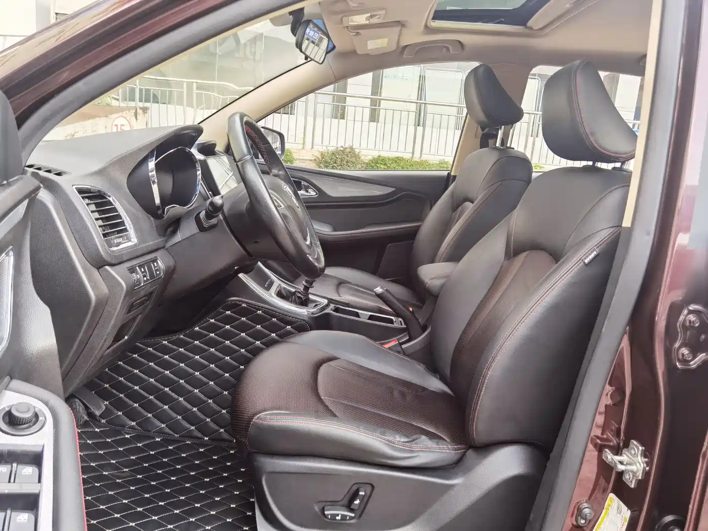 Baojun 560 2017 2016 1.5T Manual Luxury