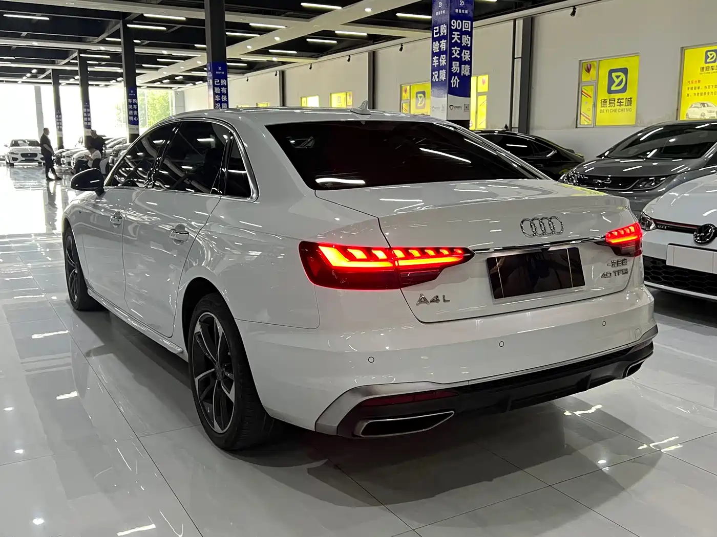 Audi A4L 2021 40 TFSI Premium Life Edition фото 13