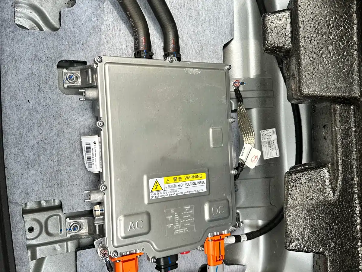 BYD Qin PLUS 2024 Glory Edition DM-i 55KM Leading фото 16