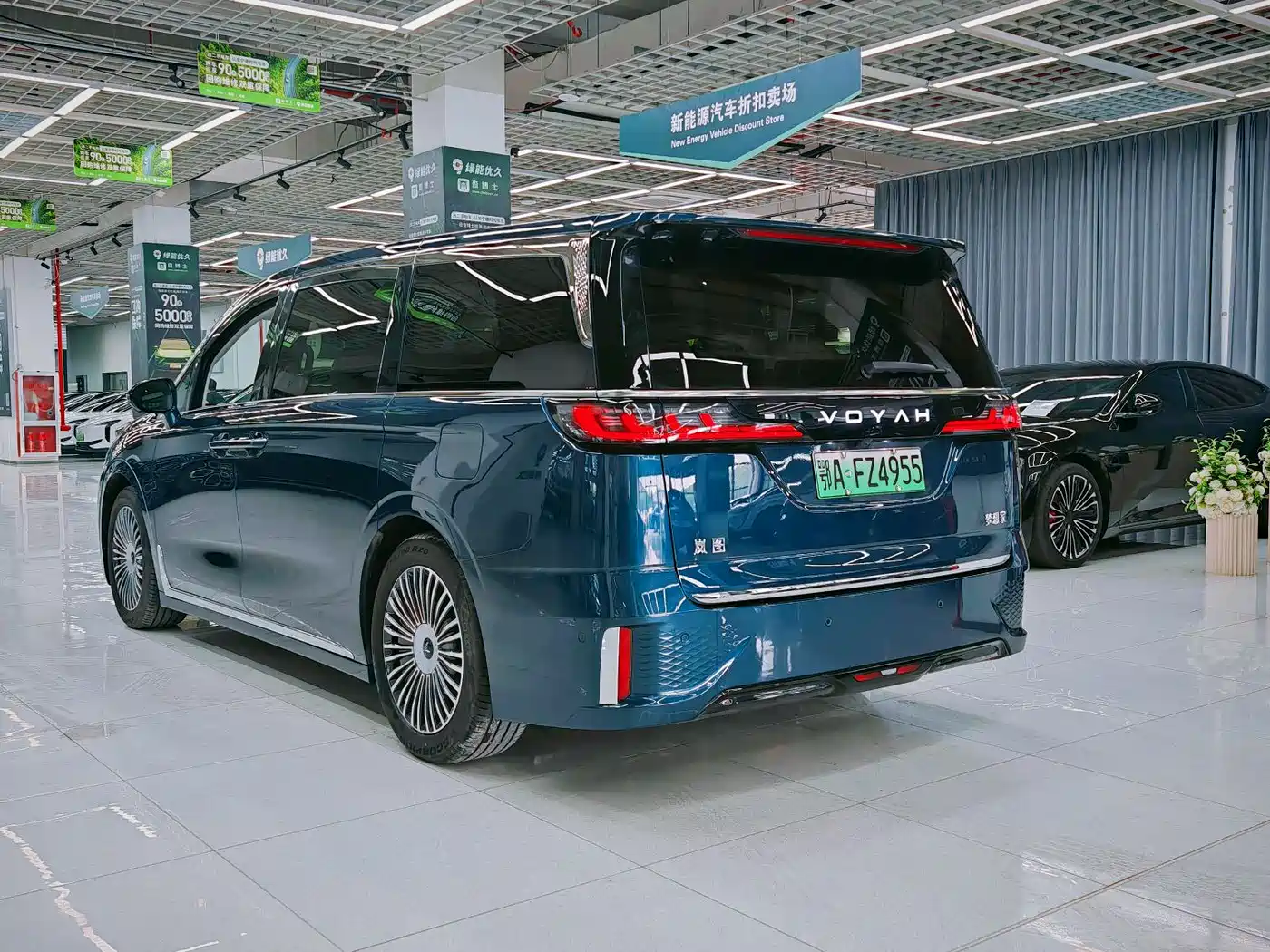 Voyah Auto Voyah Dreamer 2025 PHEV AWD Flagship Kunpeng Edition фото 17