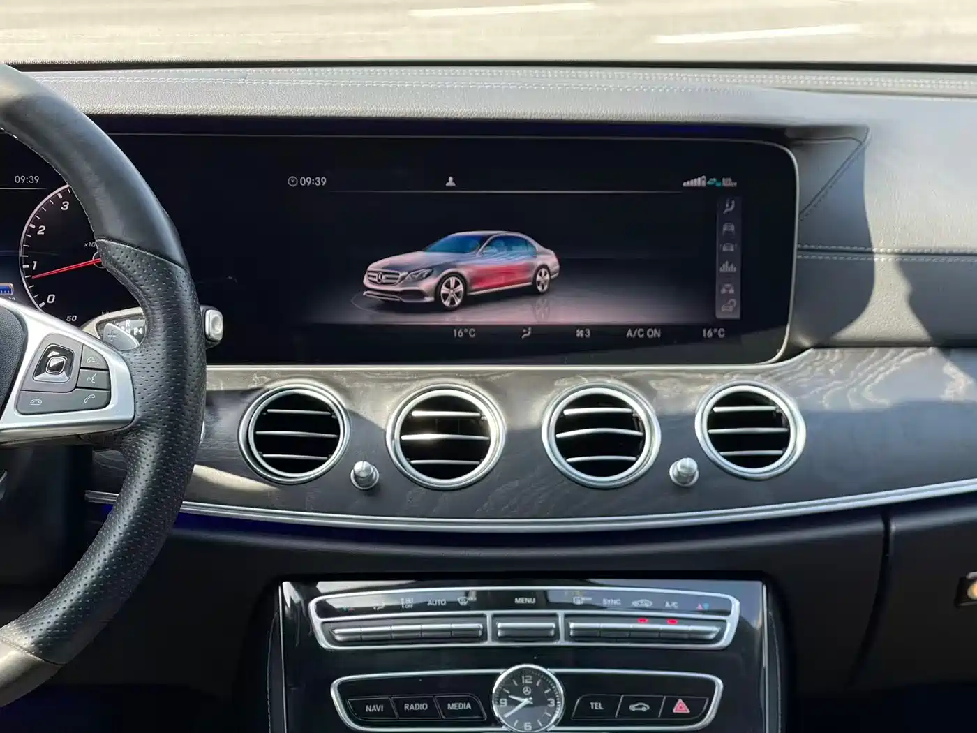 Фото 8 - Mercedes-Benz E-Class