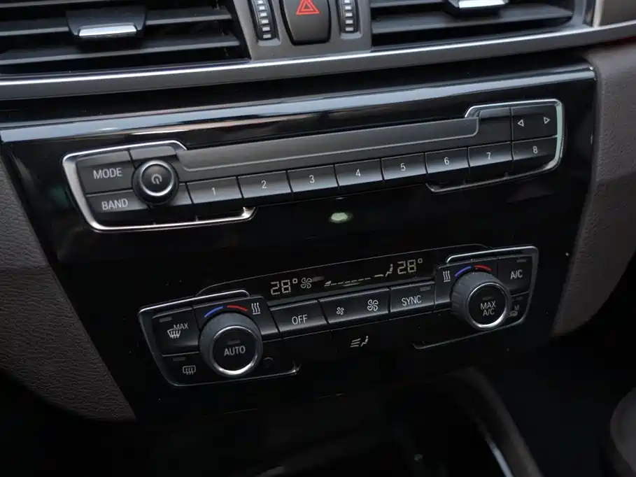 BMW X1 2019 xDrive20Li Premium Model фото 12