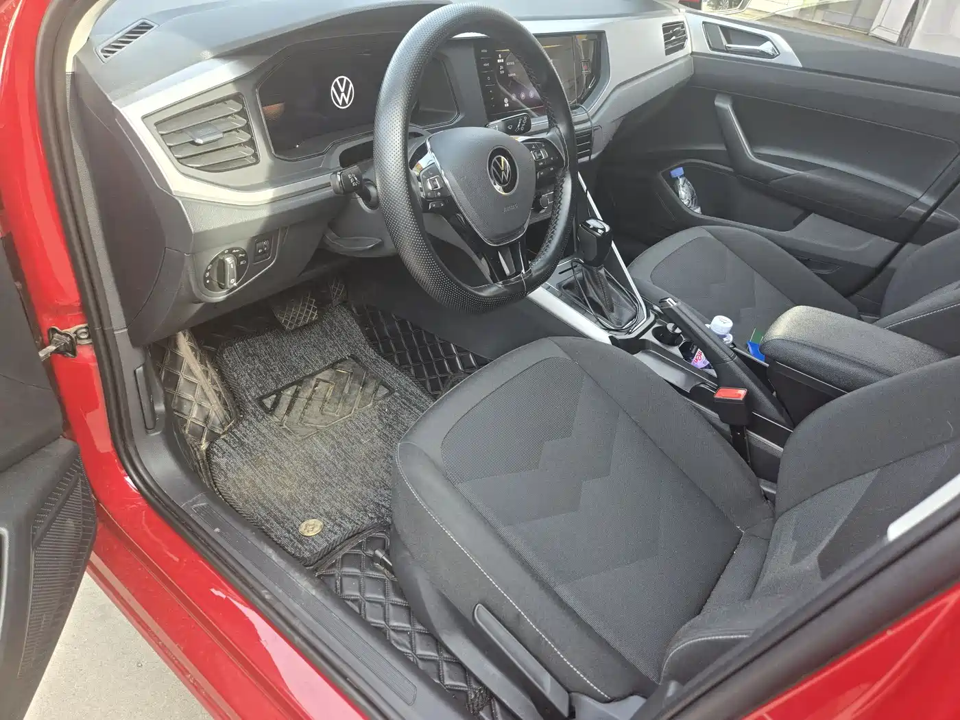 Volkswagen Polo 2023 Plus 1.5L Automatic Panorama Enjoyment Edition фото 3