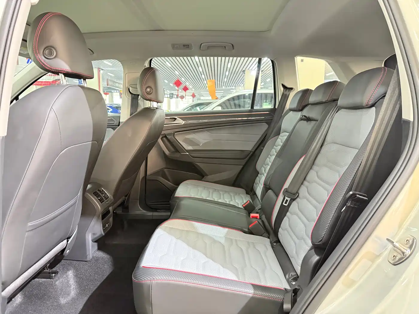 Volkswagen Tiguan L 2023 330TSI Auto 2WD R-Line Flagship Edition фото 8