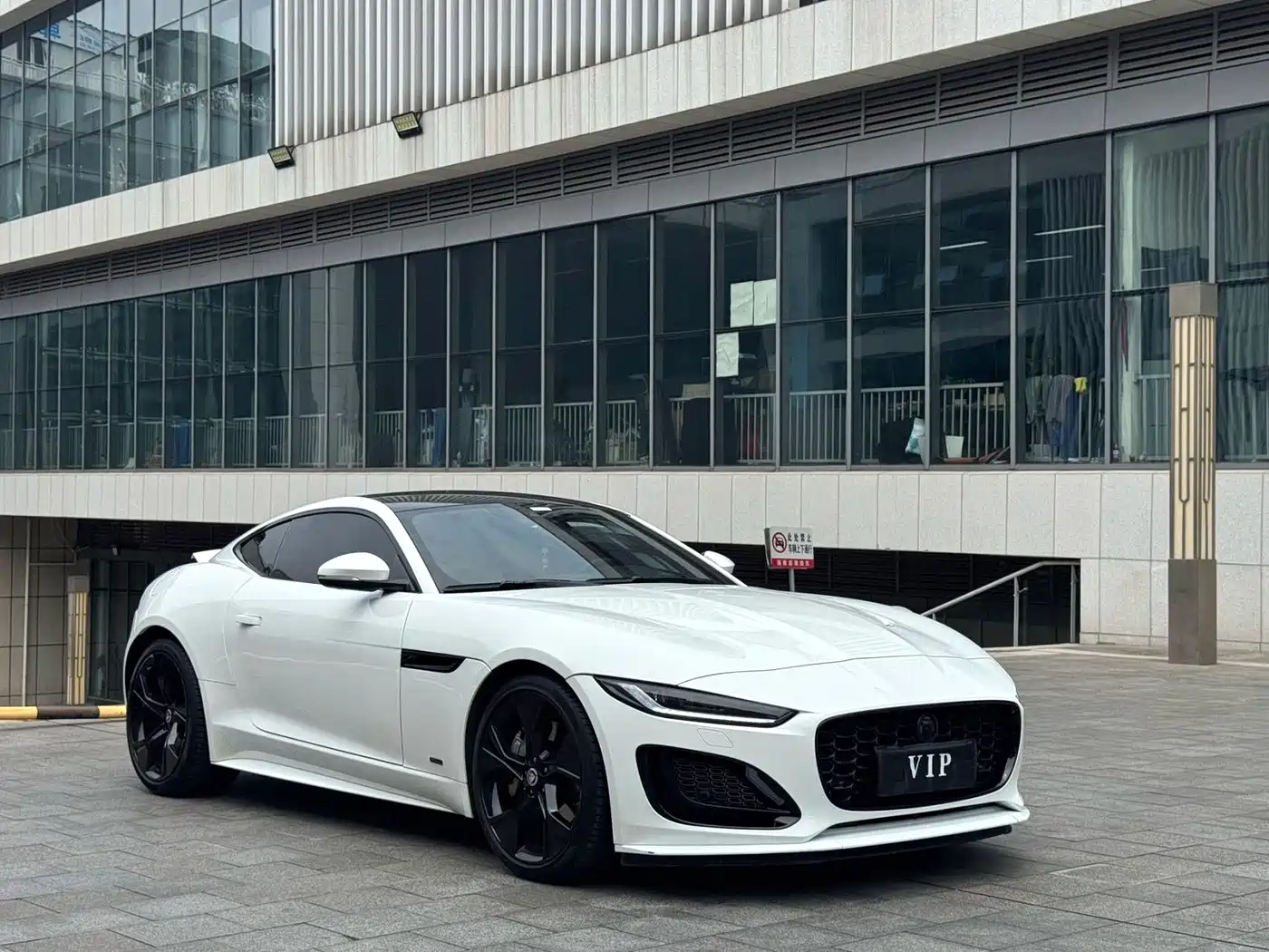 Фото 3 - Jaguar F-TYPE